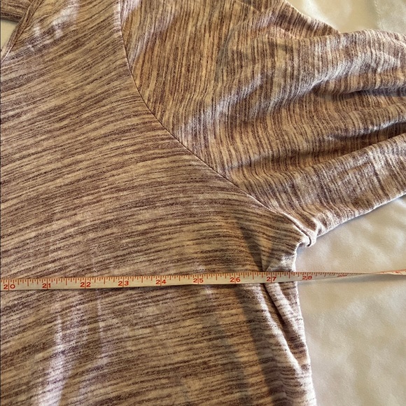 26/28 Lane Bryant Lilac Lightweight Long Sleeve Sweatshirt Back Accent Plus Size - Picture 5 of 7